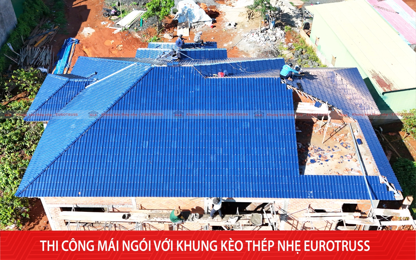 Công trình mái lợp ngói sắp hoàn thiện tại Đắk Nông