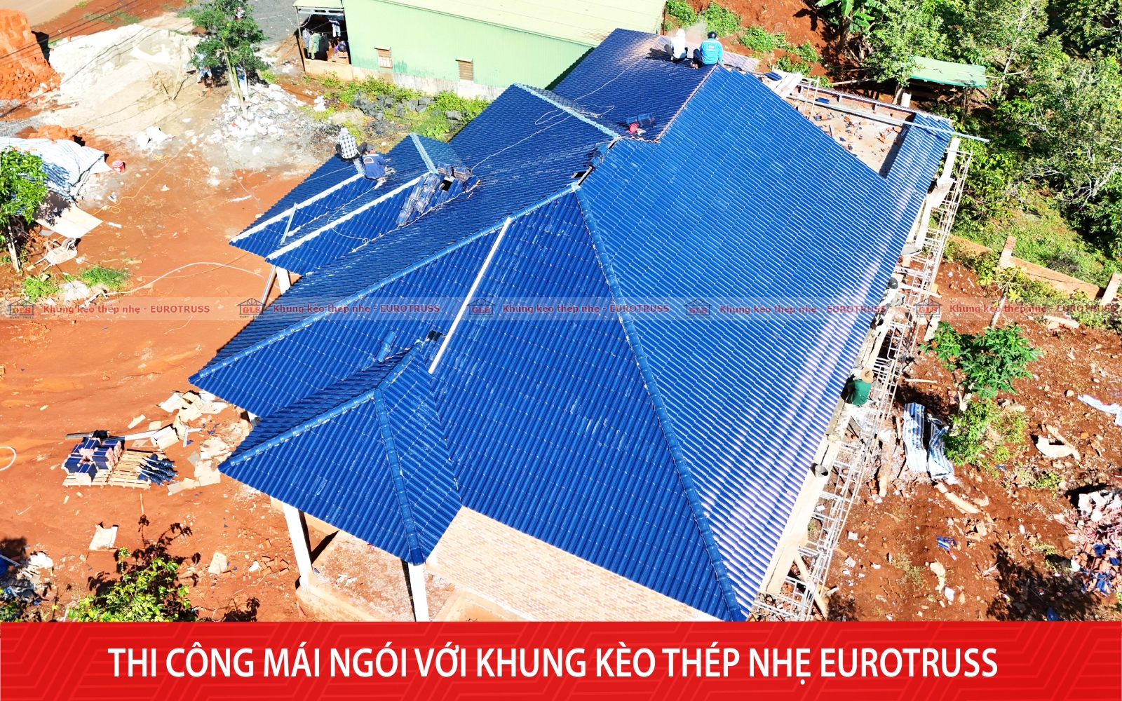 Công trình mái lợp ngói sắp hoàn thiện tại Đắk Nông