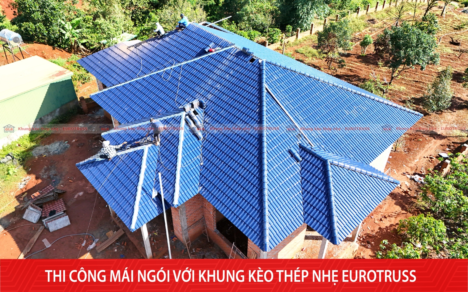 Công trình mái lợp ngói sắp hoàn thiện tại Đắk Nông